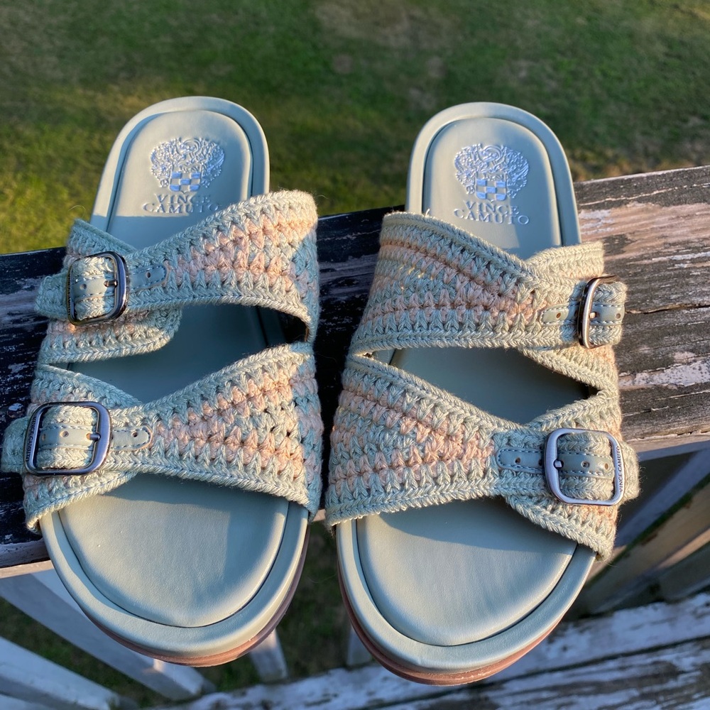 NWOT VINCE CAMUTO KELLINAR CROCHET GREEN BUCKLE SANDLES